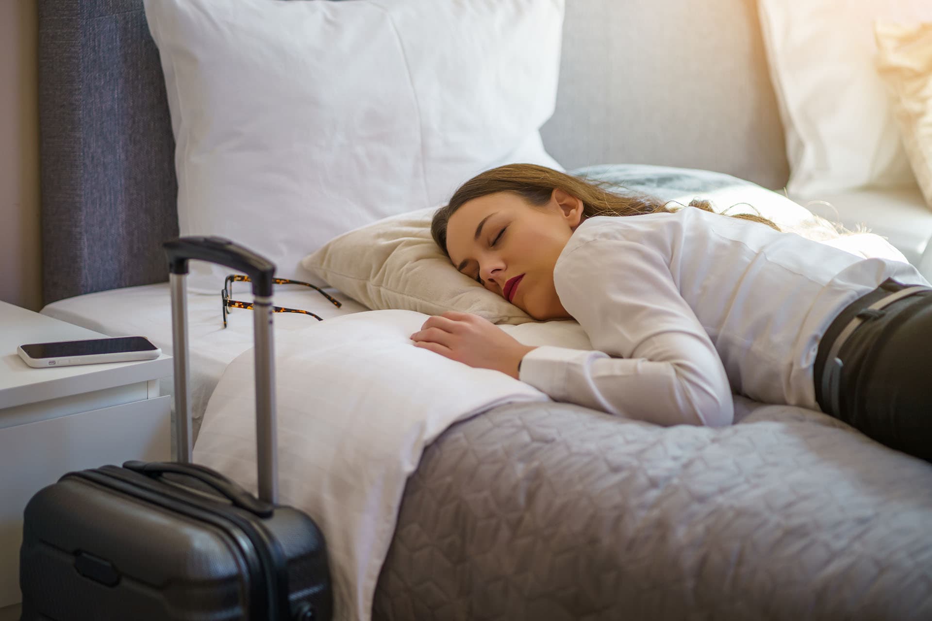 Travel_Sleep_Hotel_With_Bag.jpg